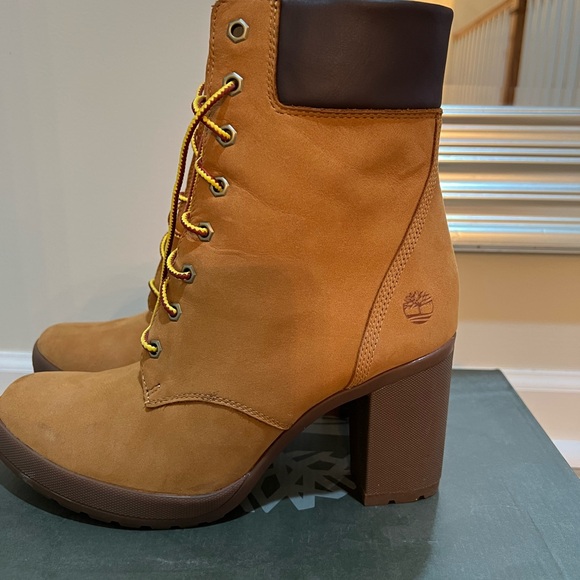 Timberland high heel boots. Size 10 . Only worn 2x - Picture 2 of 8
